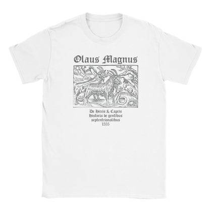 Olaus Magnus De Hircis et Capris weißes T-Shirt vor weißem Hintergrund